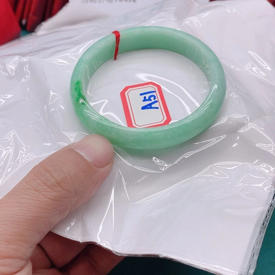 翡翠手镯未镶嵌全****）A5111111111