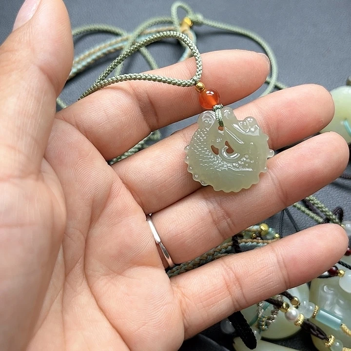 【闪购商品】颈饰未镶嵌和田玉