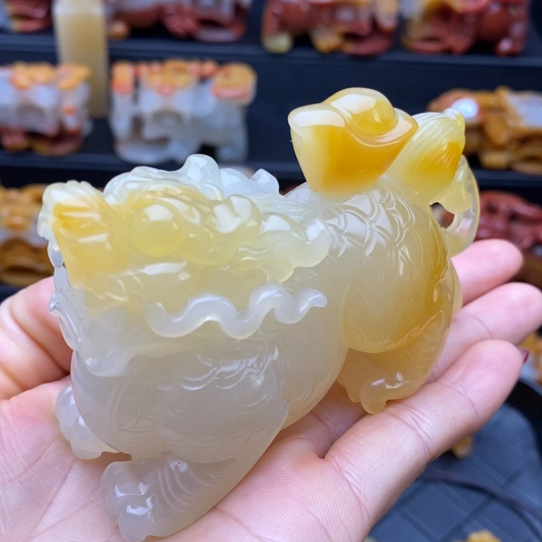 禾***姐石英质玉（黄龙玉）未镶嵌颈饰