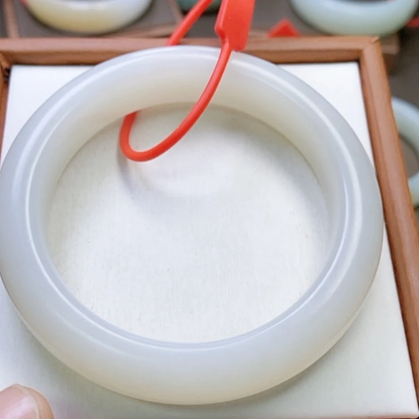 【闪购商品】未镶嵌手镯和田玉冰*