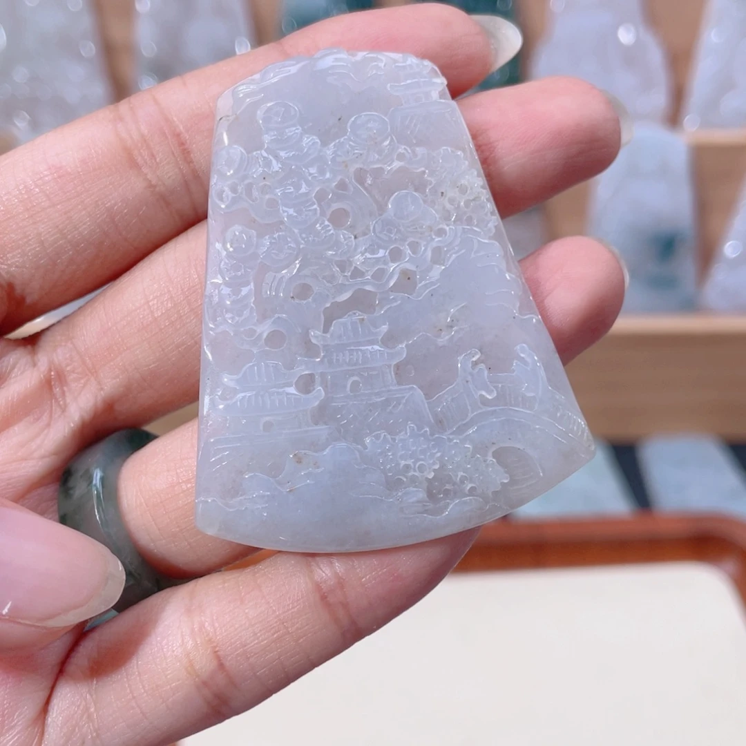 翡翠未镶嵌颈饰山水