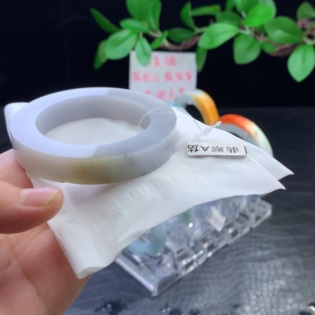 定制翡翠未镶嵌手镯