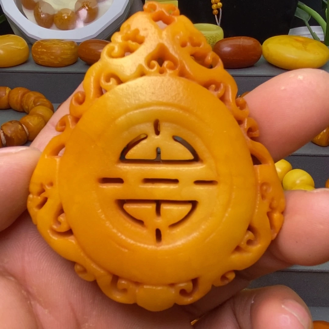 蜜蜡未镶嵌珠宝奇石