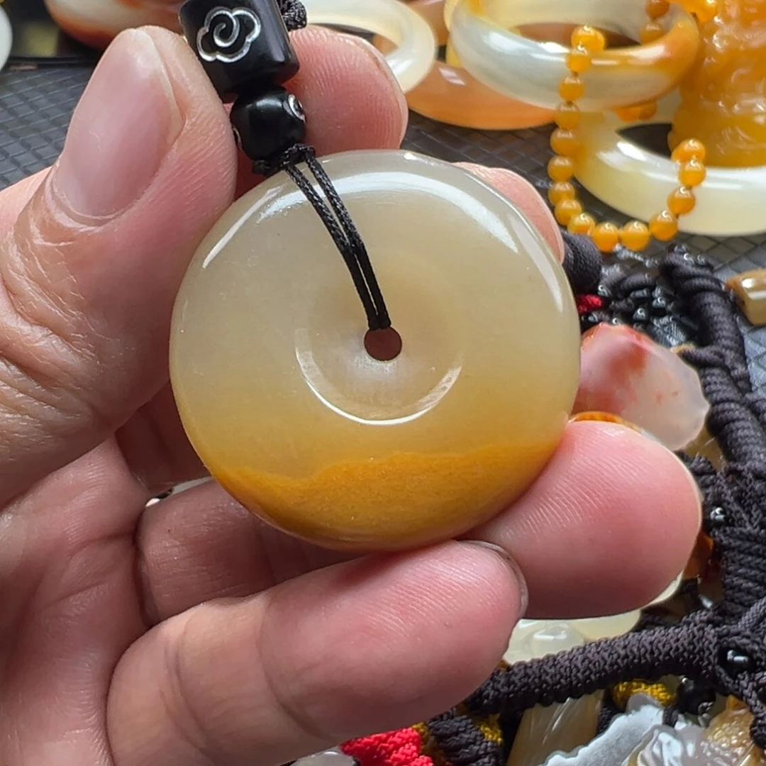 石英质玉未镶嵌颈饰
