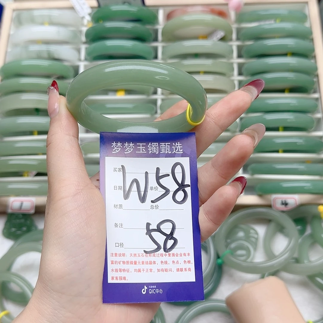 石英质玉手镯未镶嵌宝****@