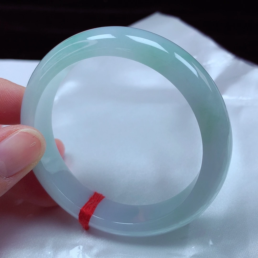 翡翠手镯未镶嵌54圈