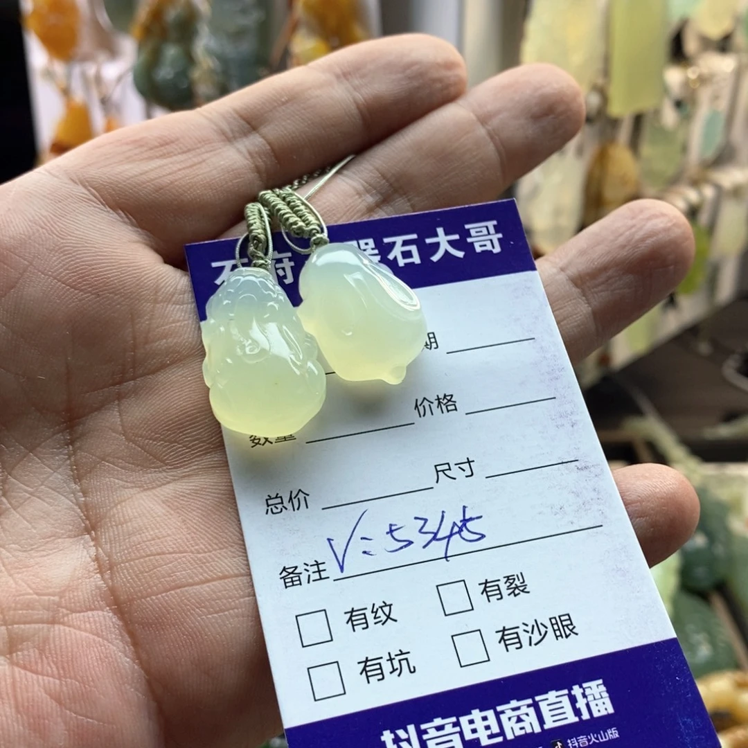 椰****未镶嵌蛇纹石玉颈饰