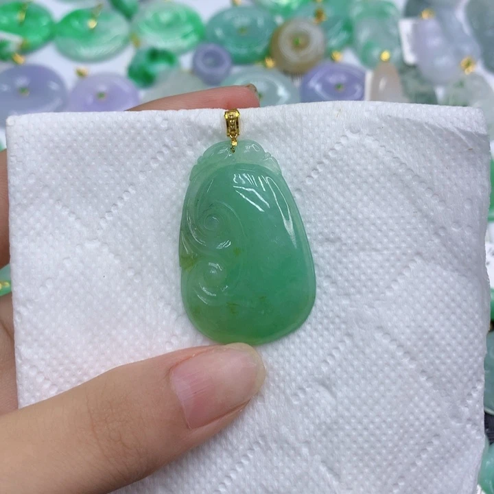 颈饰18K金镶嵌翡翠111111111111
