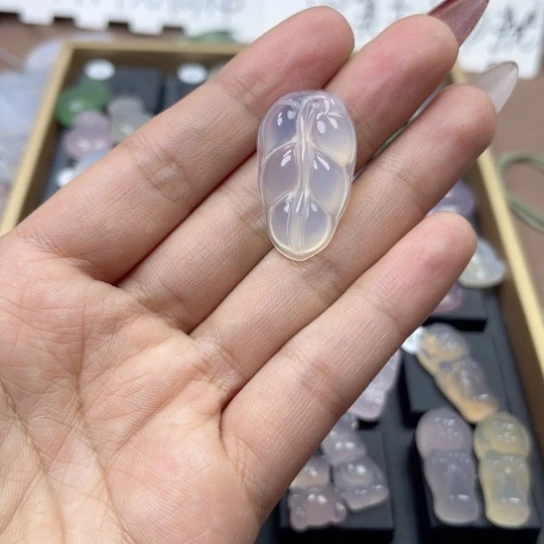 玛瑙/玉髓颈饰未镶嵌吐**耶