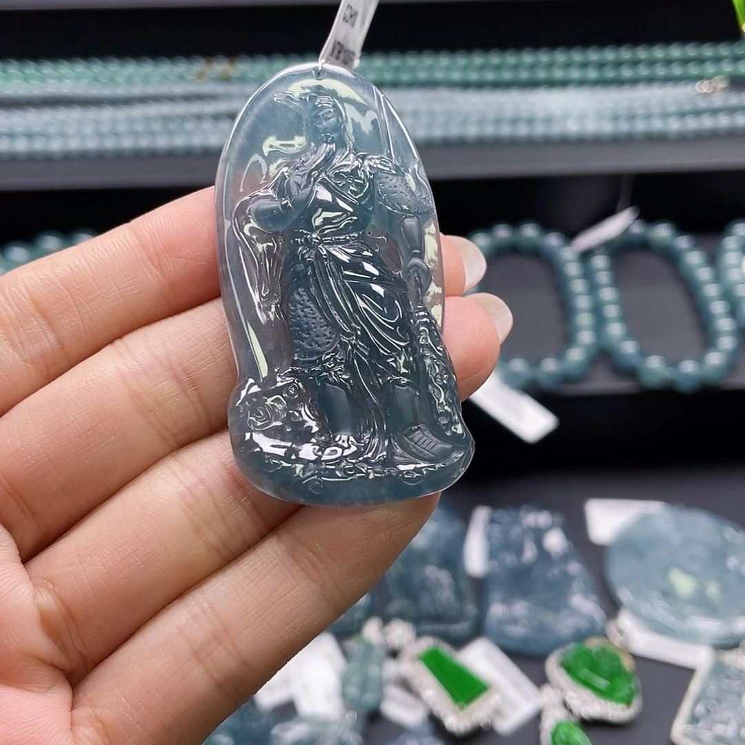 翡翠未镶嵌颈饰关公