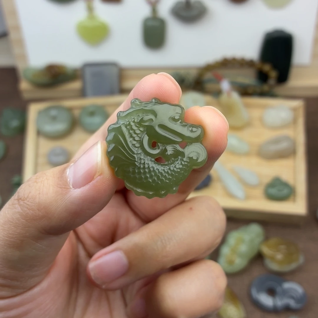 和田玉未镶嵌颈饰微瑕不退不换