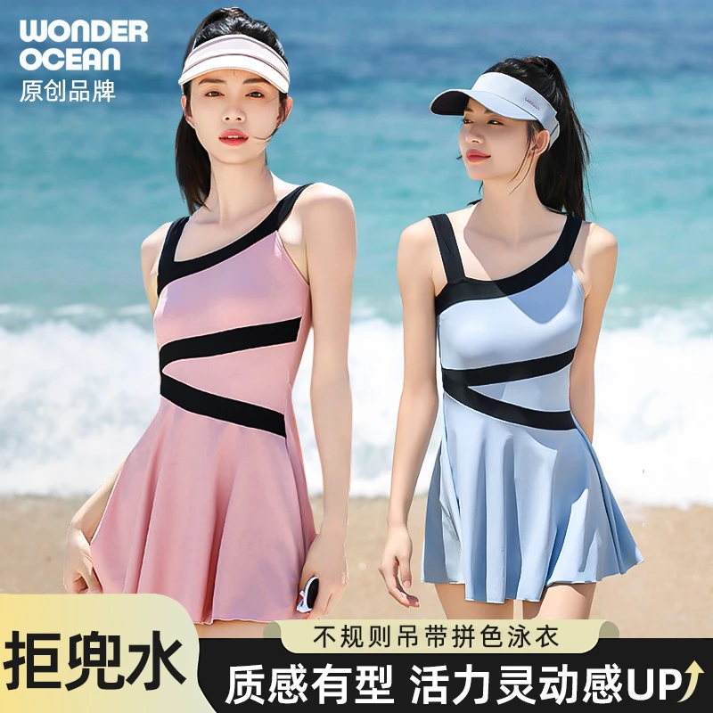 泳衣女高级感2025新款拼色吊带连体裙式泡温泉大码微胖游泳馆专用