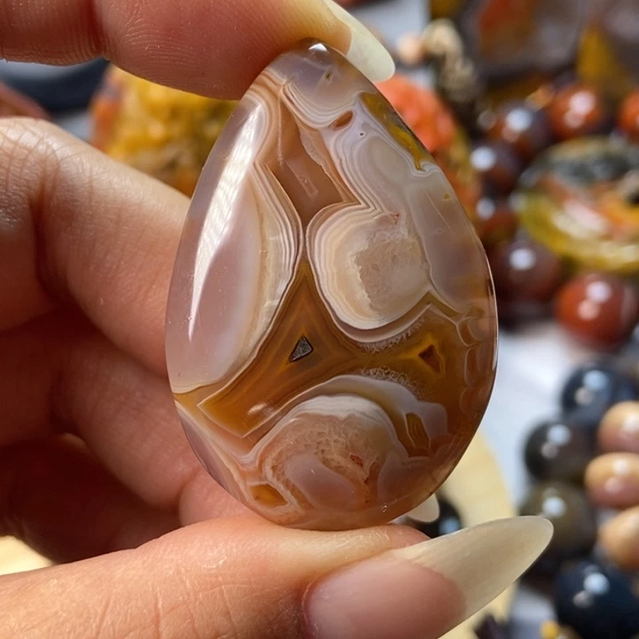 未镶嵌颈饰玛瑙/玉髓战国红