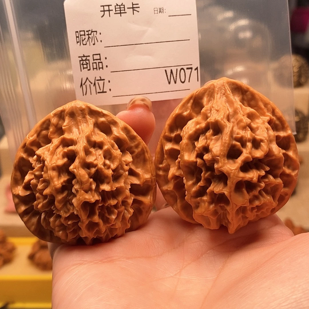 霂***间把件文玩核桃精品课程的教学与研究工作者