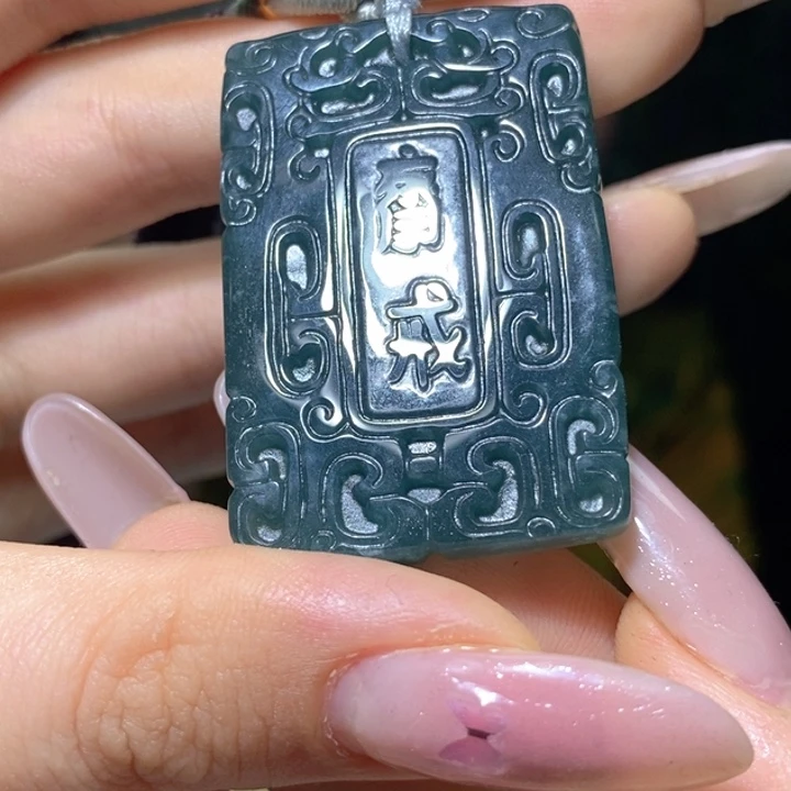 翡翠挂件未镶嵌翡翠