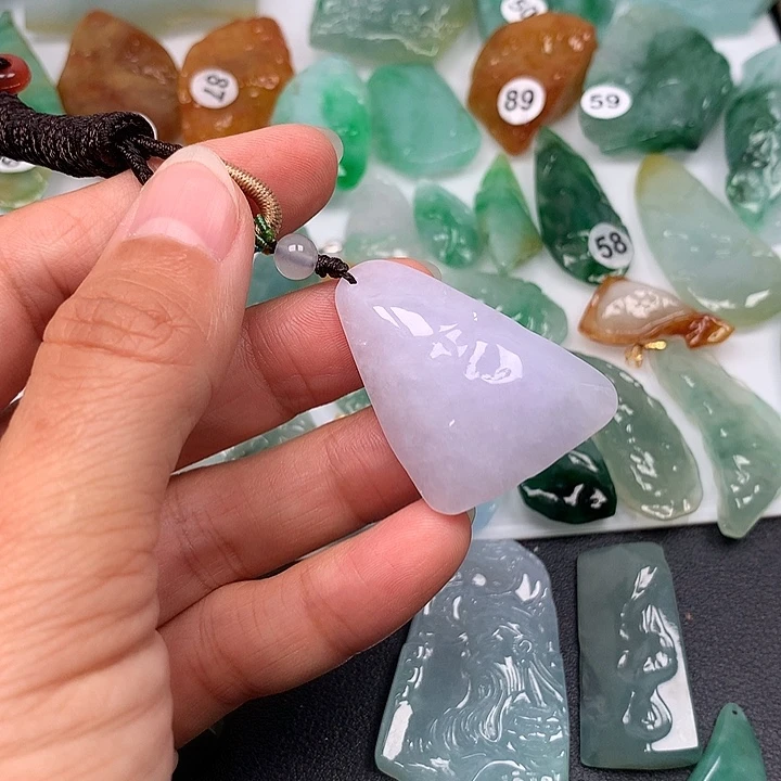 翡翠未镶嵌颈饰随型