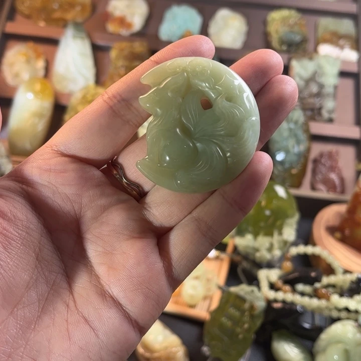 蛇纹石玉未镶嵌颈饰
