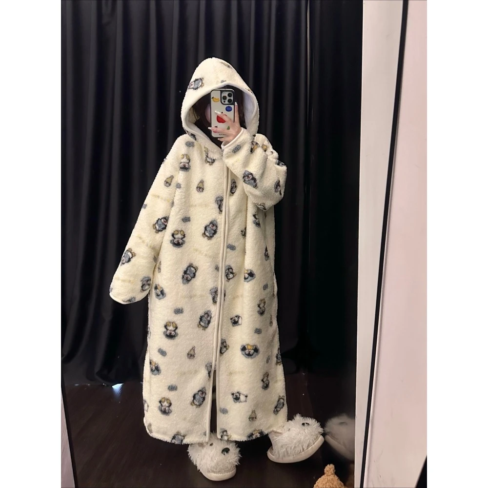 甜美可爱企鹅连帽珊瑚绒睡袍女冬季新款保暖加厚家居服套装可外穿