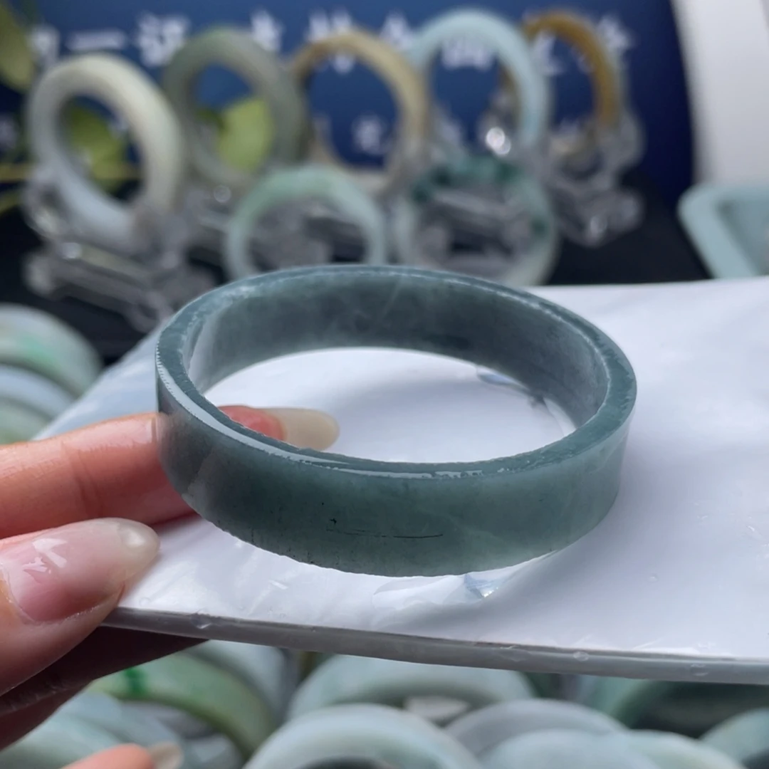 定制翡翠未镶嵌翡翠手镯