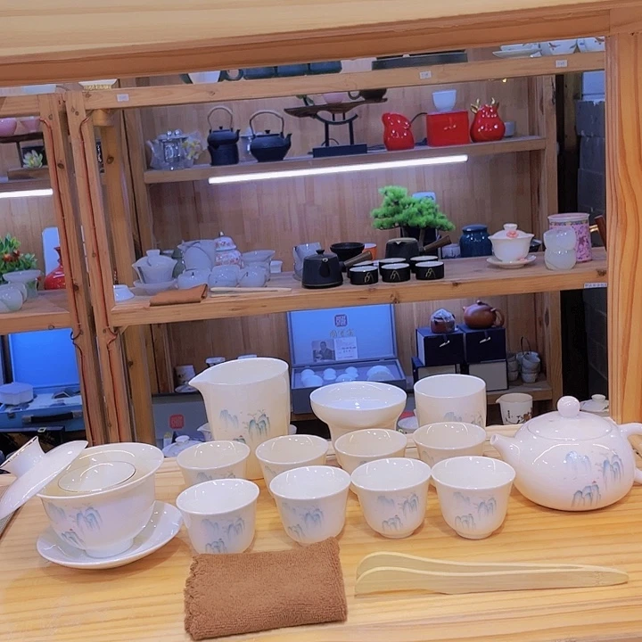 淡蓝舒山峰羊脂玉套装