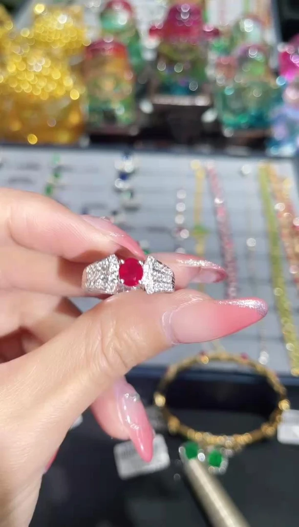 18K金镶嵌天然红宝石戒指