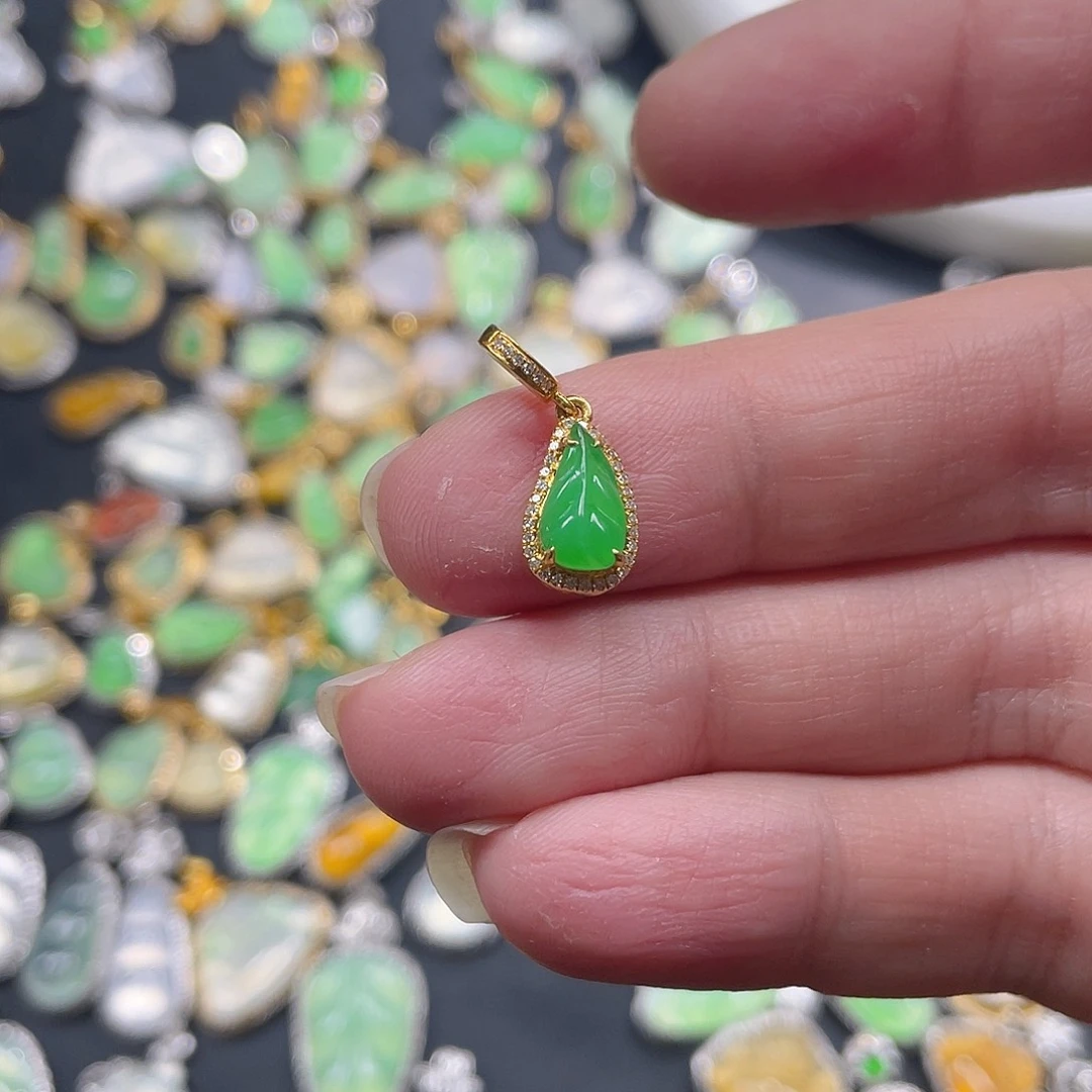 翡翠颈饰18K金镶嵌天然翡翠18kA货