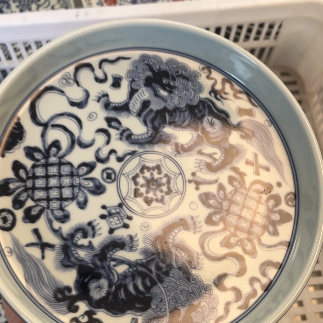 瓷片景德镇青花狮子滚绣球大壶承