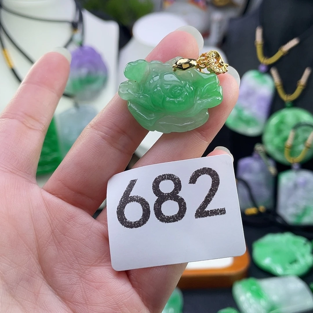 吊坠(赠链)未镶嵌翡翠