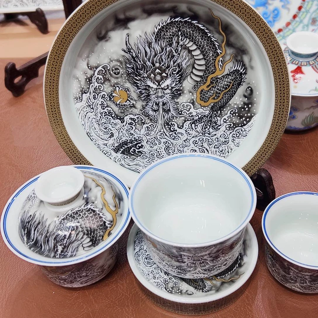 摆件景德镇陶瓷学院等单位联合举办了多