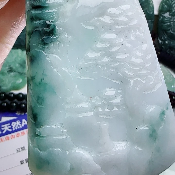 翡翠颈饰未镶嵌天然的A货翡翠