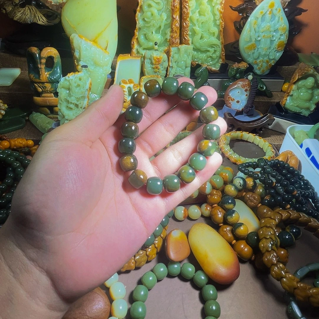 透闪石质玉未镶嵌珠宝奇石