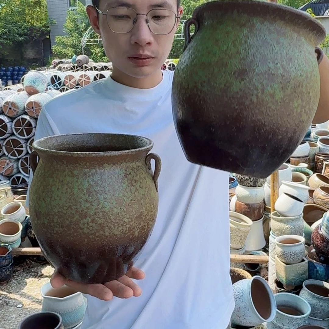 紫砂花盆口18高20（两个牛油果