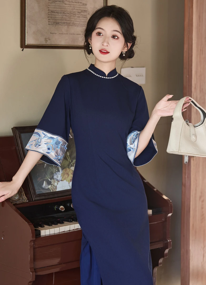 蓝色倒大袖新中式旗袍2025年秋季新款改良年轻款少女高级感连衣裙