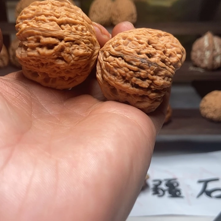 和***尘吊坠文玩核桃南疆石团子天残