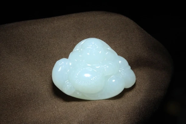 【弥勒佛】天然和田玉白玉弥勒佛笑佛尺寸37/28/14.5mm，重量19.23g