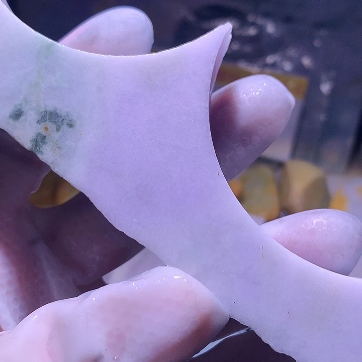 翡翠未镶嵌颈饰边角料