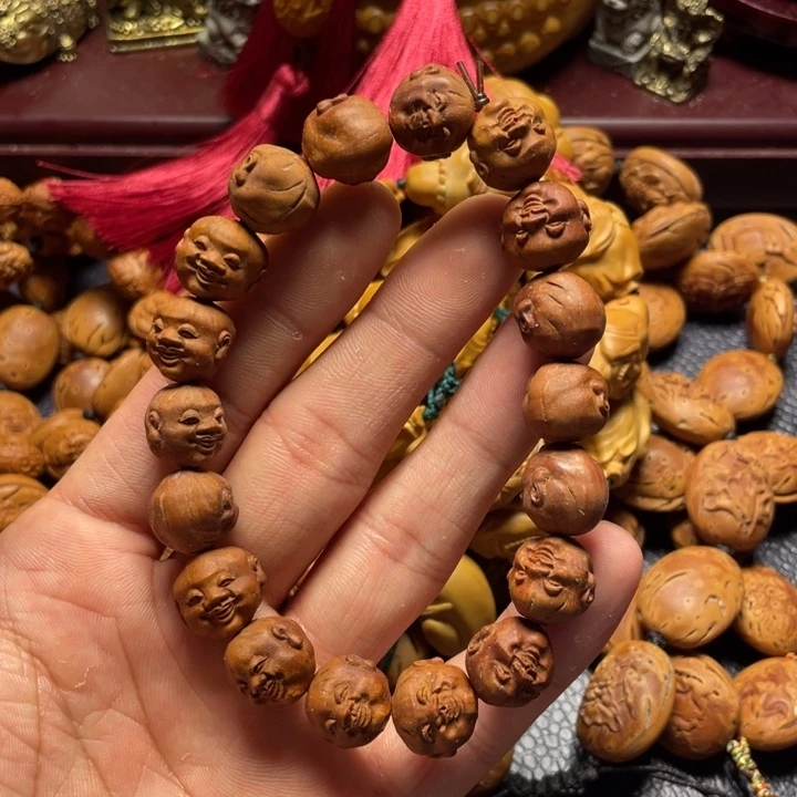 龙纹桃核雕刻瑕疵开心