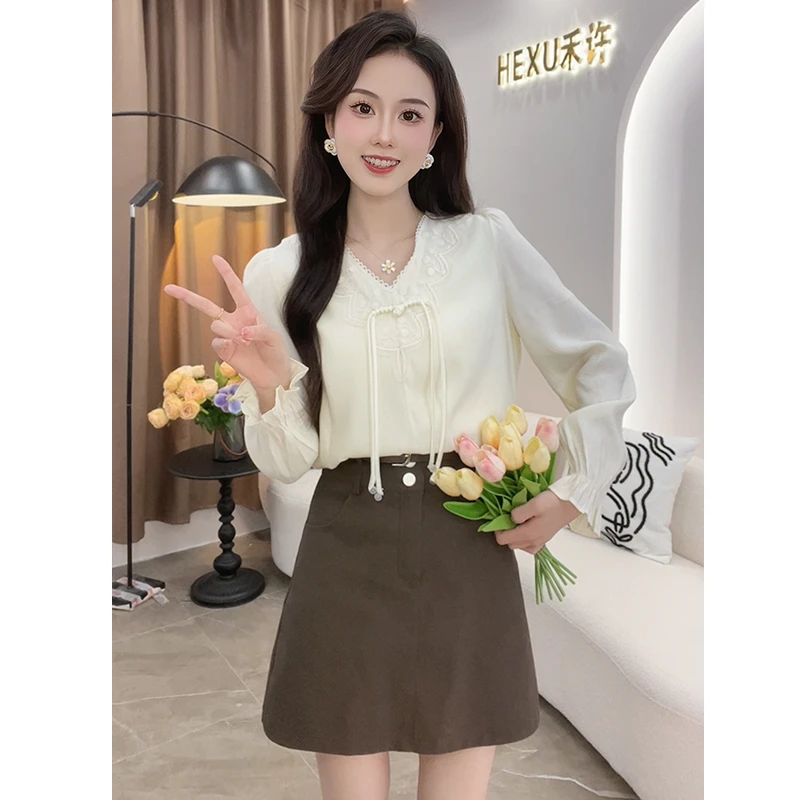 新中式国风V领盘扣衬衫女2024秋季新款设计感优雅气质刺绣上衣
