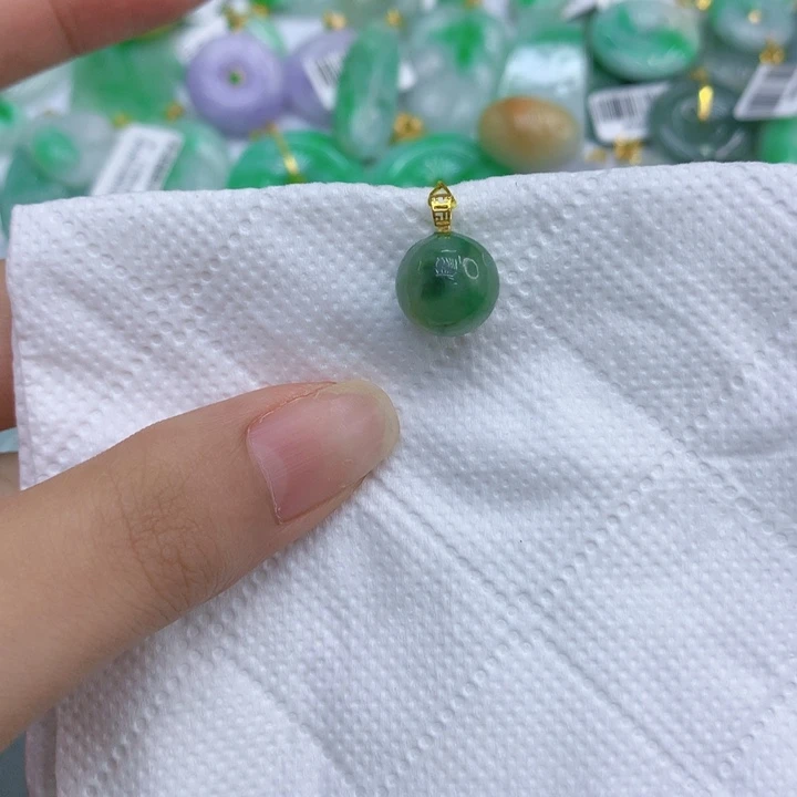翡翠18K金镶嵌颈饰11111111111111