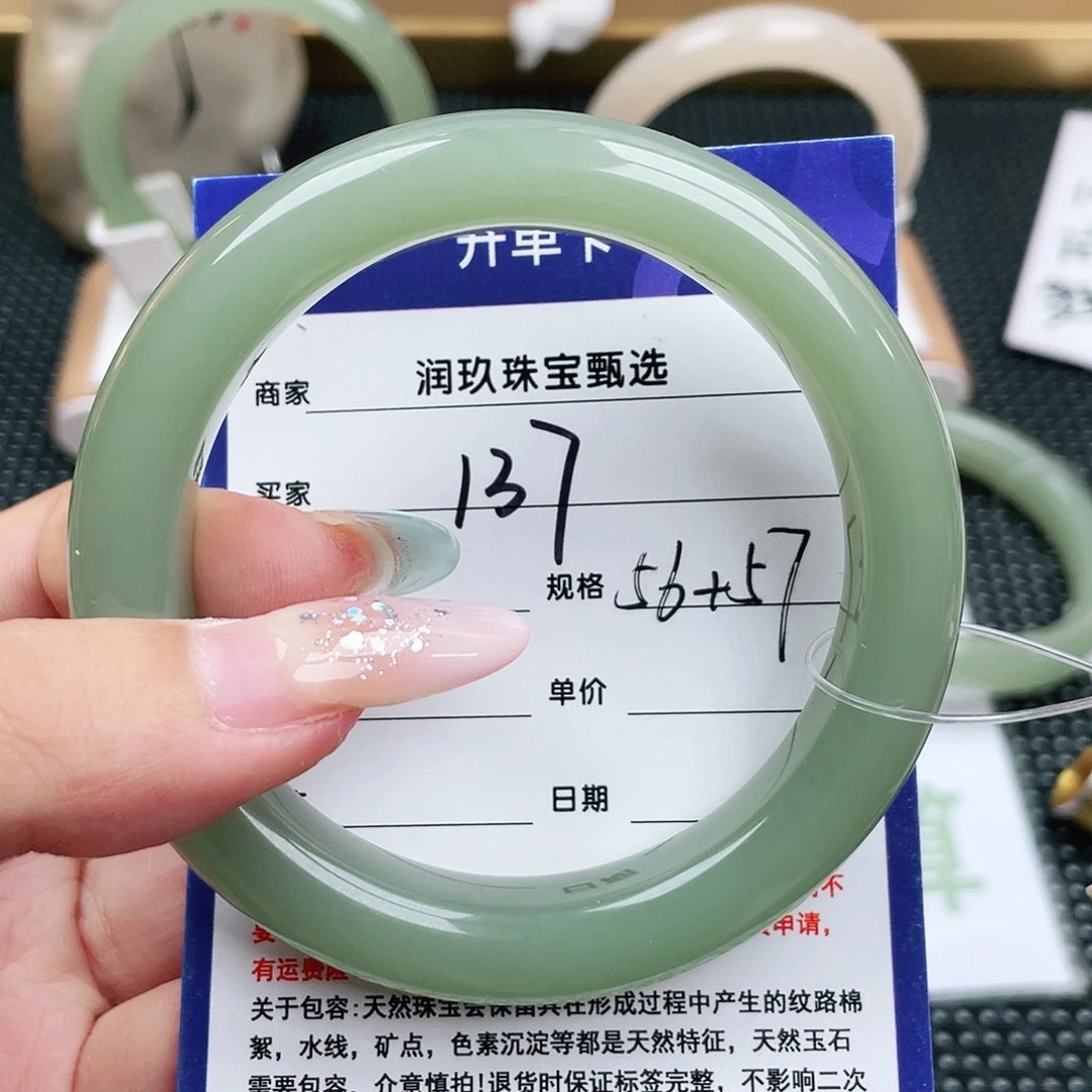 和田玉手镯未镶嵌