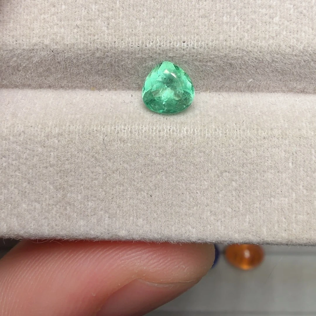 祖母绿裸石0.6ct哥伦比亚