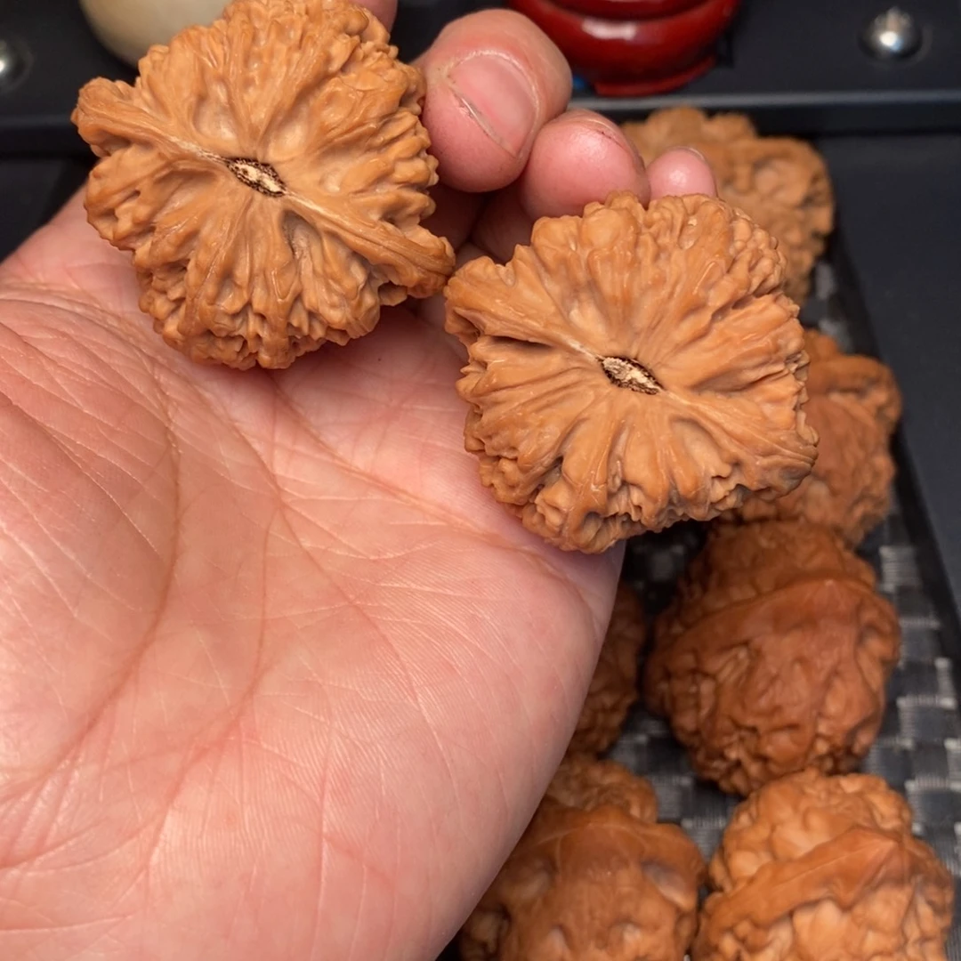 文玩核桃吊坠秦***人南疆石