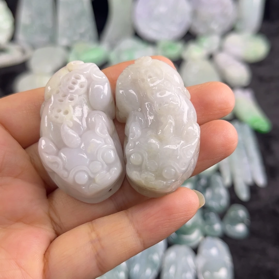 翡翠未镶嵌吊坠(不含链)瑕疵