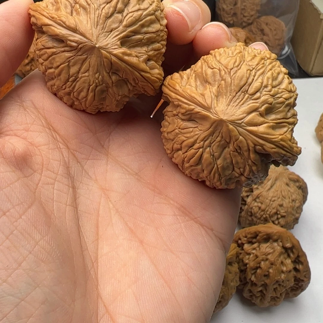 文玩核桃吊坠泥鳅背42全品