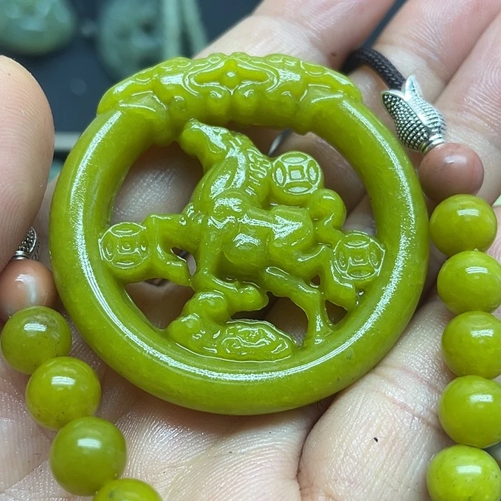 未镶嵌蛇纹石玉颈饰
