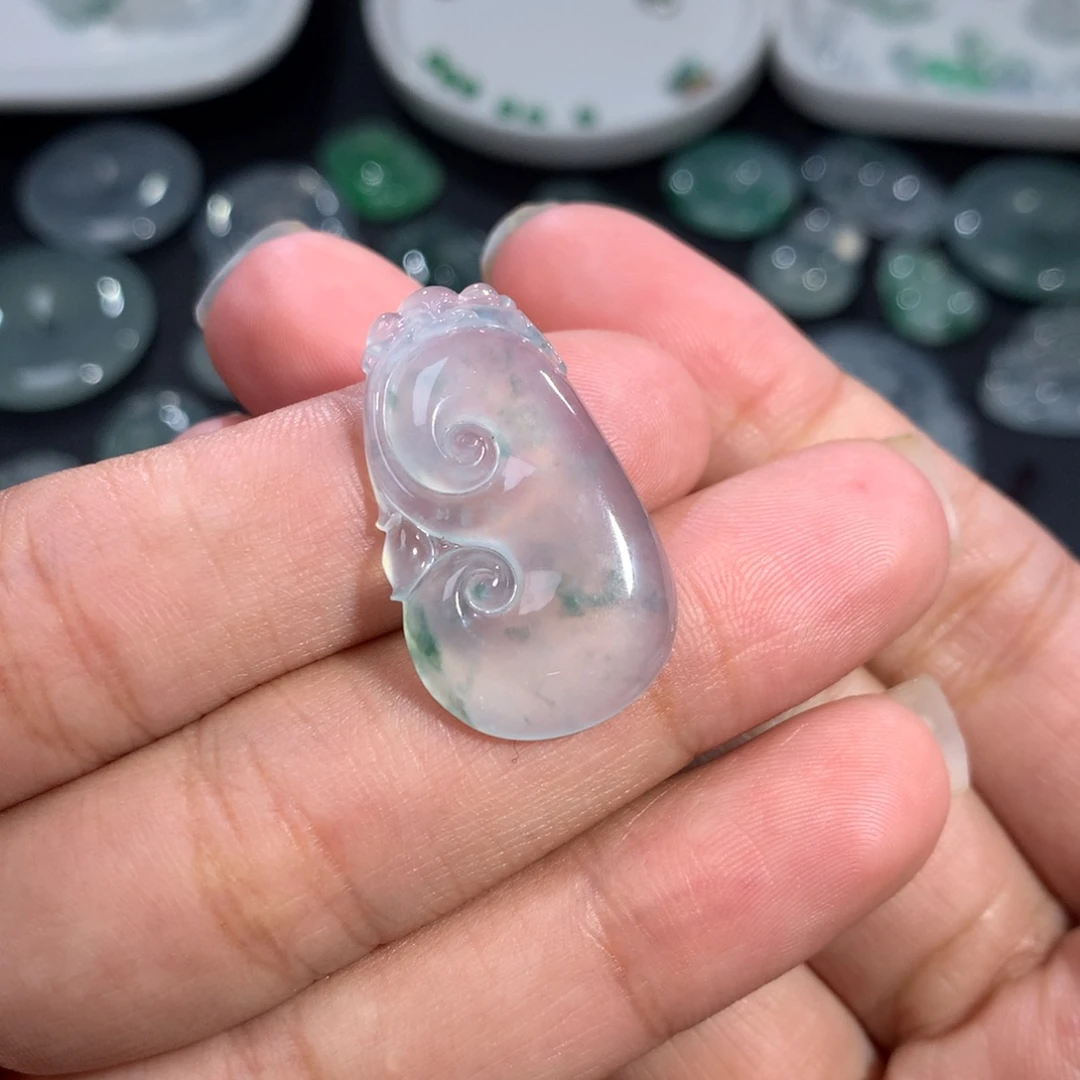 翡翠裸石未镶嵌飘花如意