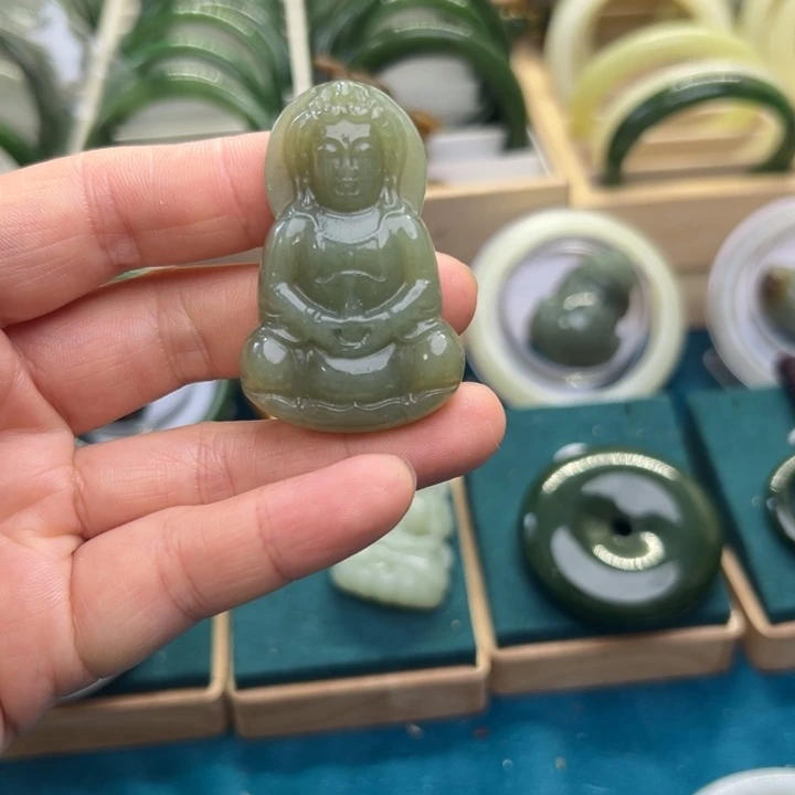 和田玉颈饰未镶嵌观音