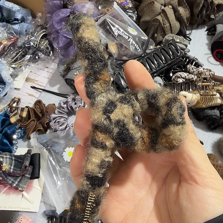 布艺铁合金抓夹-1