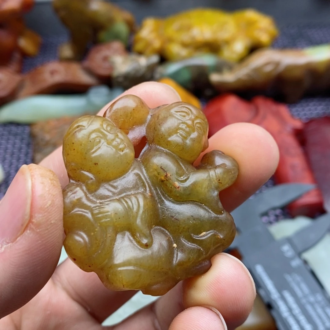 蛇纹石玉颈饰未镶嵌