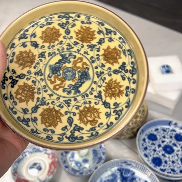 瓷片釉里金缠枝莲大壶承微瑕